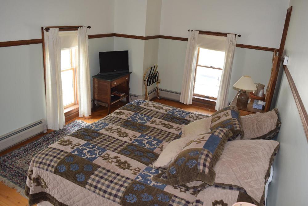 Large Twin Room interior