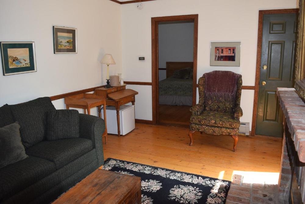 Queen Suite interior
